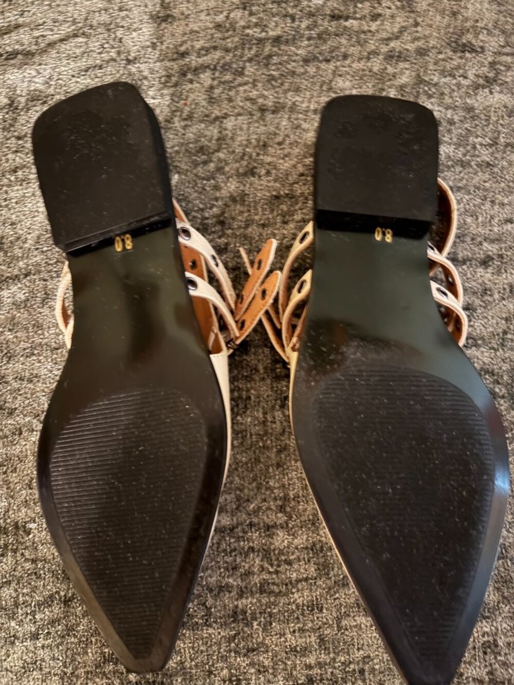 Sandals/ Flats - Picture 4 of 6
